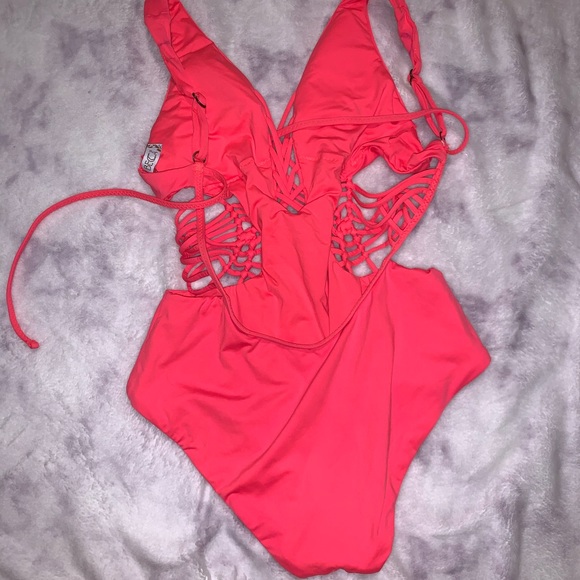 BECCA coral one piece - Picture 2 of 3